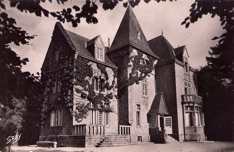 Le château du Minaouët (Lacaze)