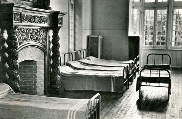 Dortoir de la colonie de Vacances de l’Union des Coop. du Finistère - 1964