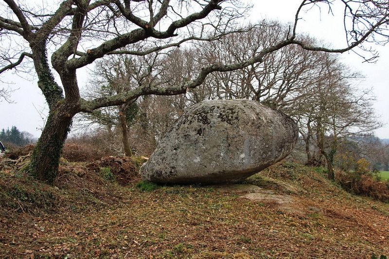 Le 26 janvier 2013. Les Amis du patrimoine et les employés communaux interviennent pour nettoyer le site de Men Dogan.