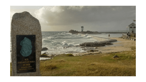 La stèle de Trévignon en hommage aux disparus et péris en mer