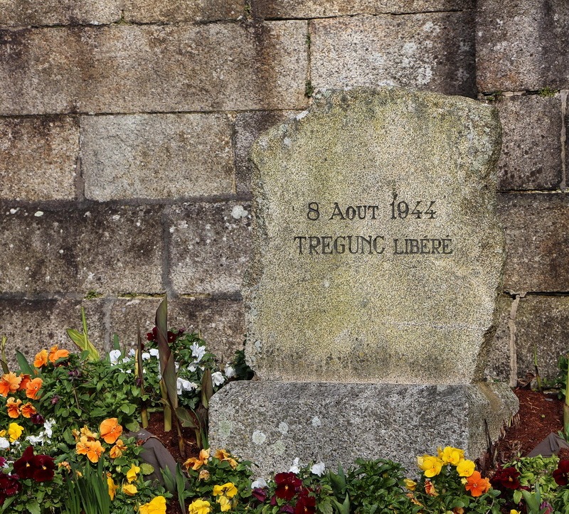 Stèle commémorant la libération de Trégunc