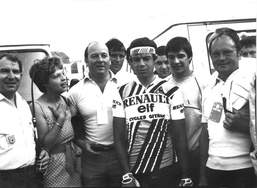 Pascal Poisson à l'arrivée de l'étape à Concarneau De gauche à droite, Bernard Le Nay, Murielle Le Gac, Yves Bohic, Pascal Poisson,xx, André Poisson (père de Pascal)