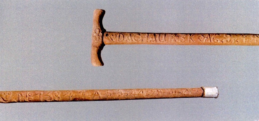 Sur cette canne était gravée : "Dachau" et le numéro 13841