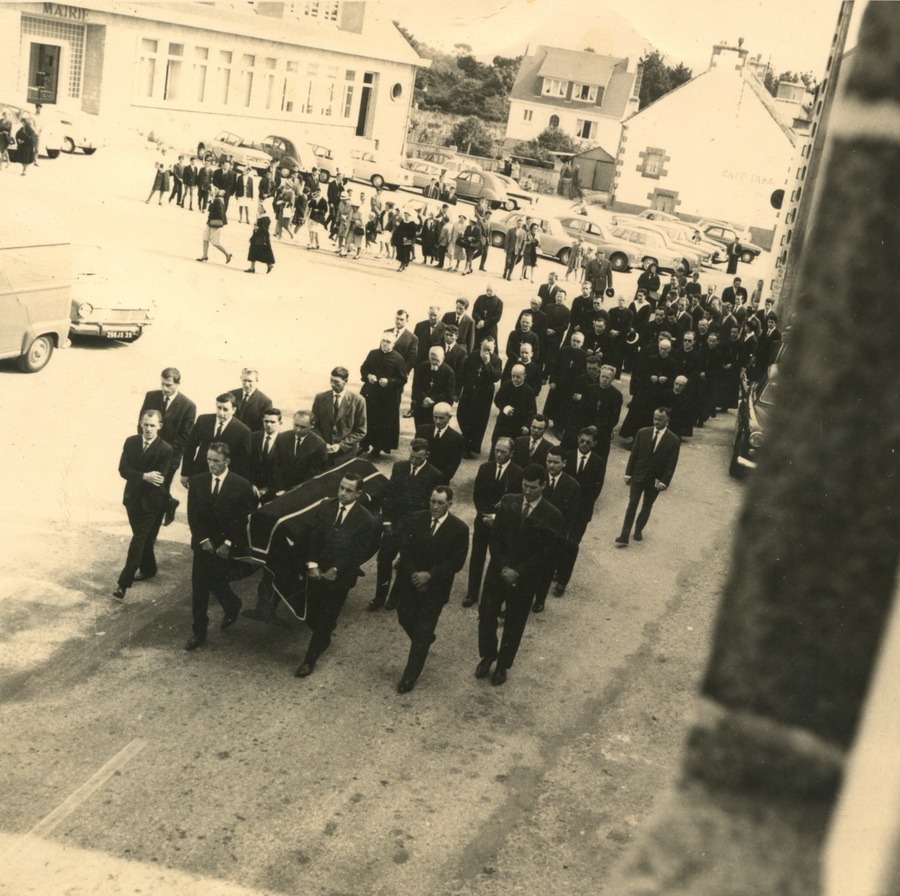 Obsèques de frère Paul