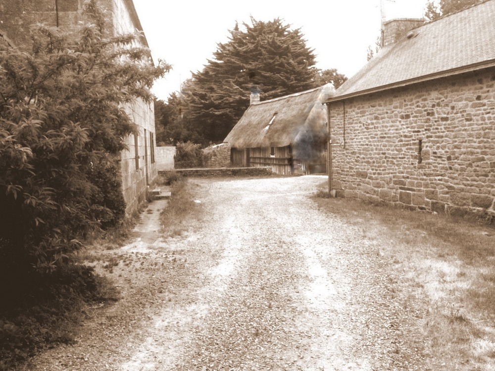 La cour de la ferme de Lucien et Marie Nédellec, Kerviniec Trégunc