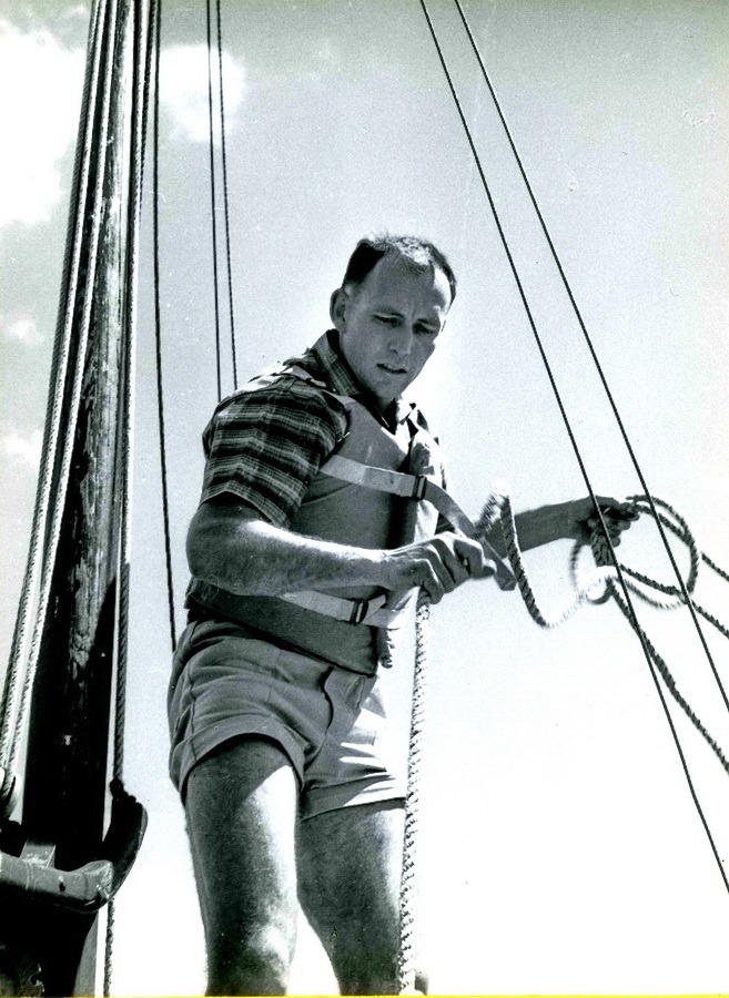 1961 : Jean Lozac’h et son Bichic qui servait aux premiers cours de voile