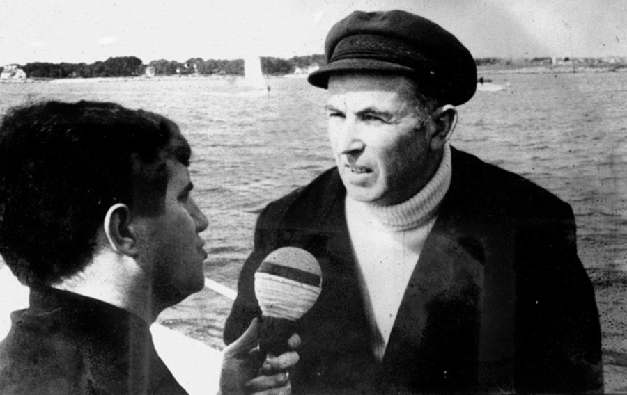 1969 : Jean-Paul Ollivier (FR3 Rennes) interviewant Émile Furic à Pouldohan