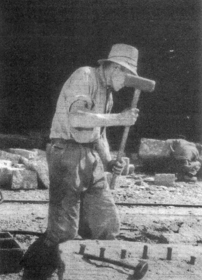 Le fendeur de pierre en action